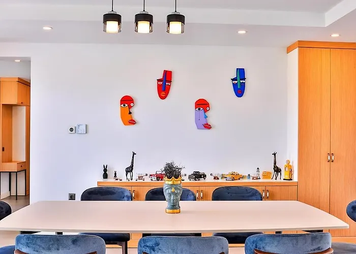 4 Bedroom With Private Pool *