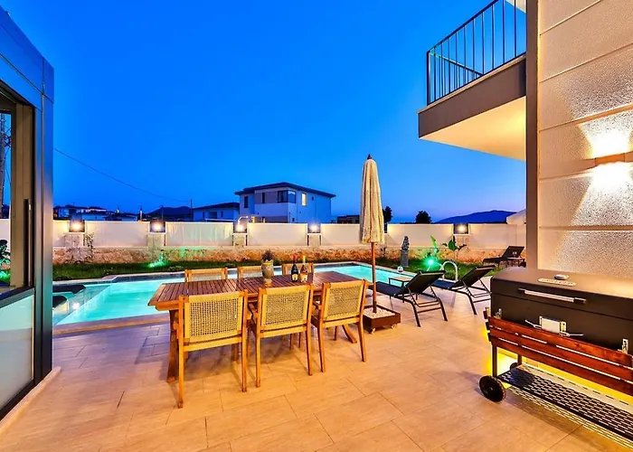 4 Bedroom With Private Pool Villa *