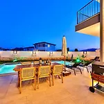 çukurbağ 4 Bedroom With Private Pool Villa *
