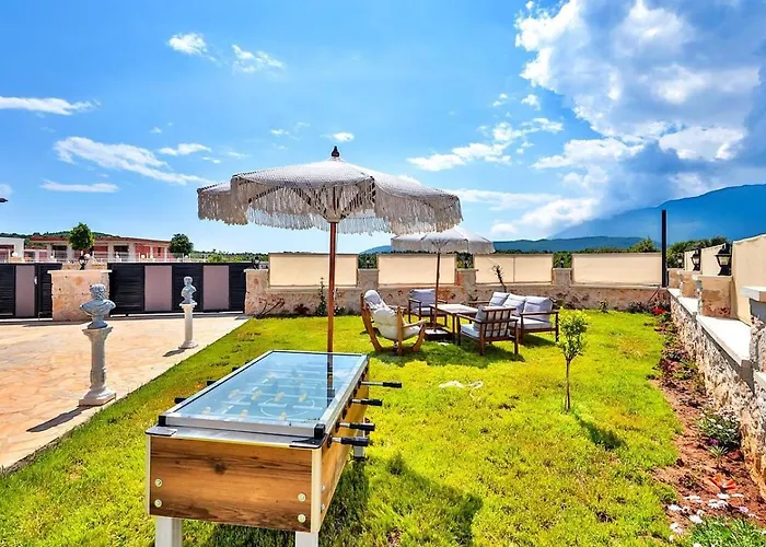 4 Bedroom With Private Pool וילה