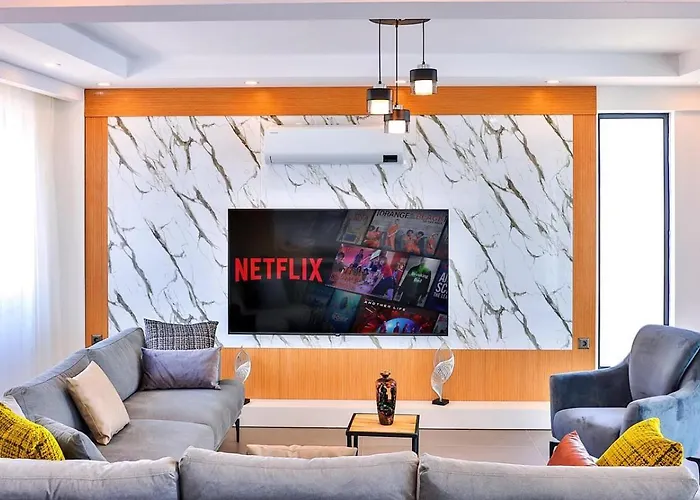 4 Bedroom With Private Pool וילה *