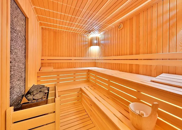 4 Bedroom With Private Pool וילה *