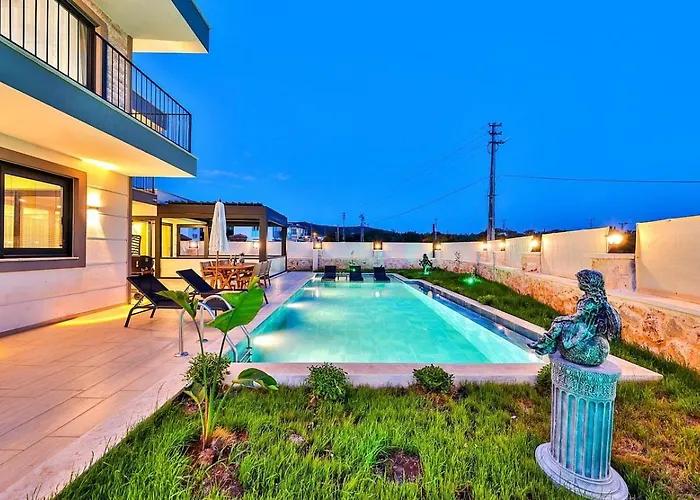 4 Bedroom With Private Pool *