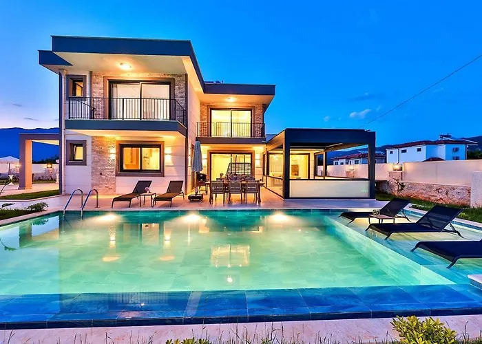 4 Bedroom With Private Pool וילה